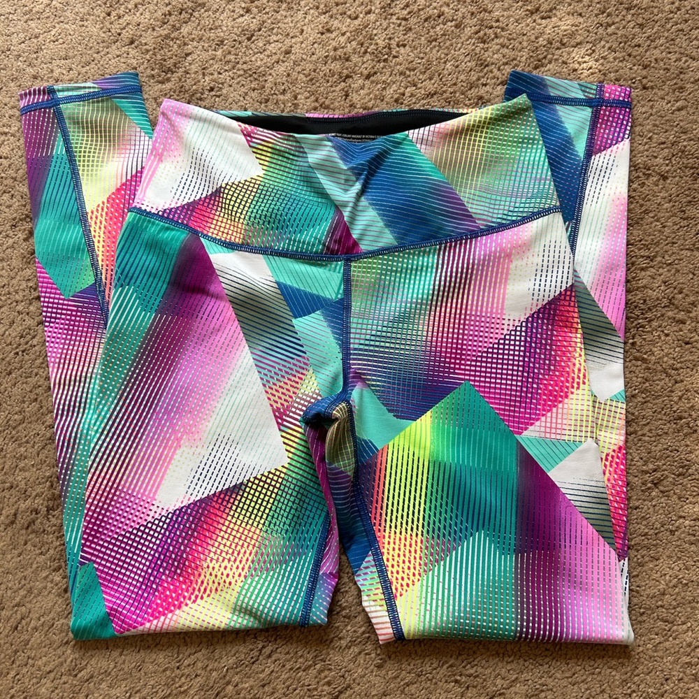 Victoria’s Secret VSX Sport Capri Knockout‎ Leggings Women’s Size Medium Logo